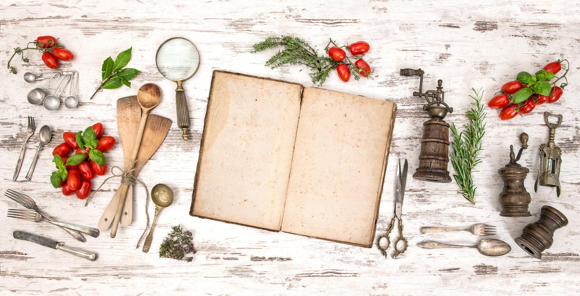 Masa rustică cu ingrediente proaspete și carnet de rețete